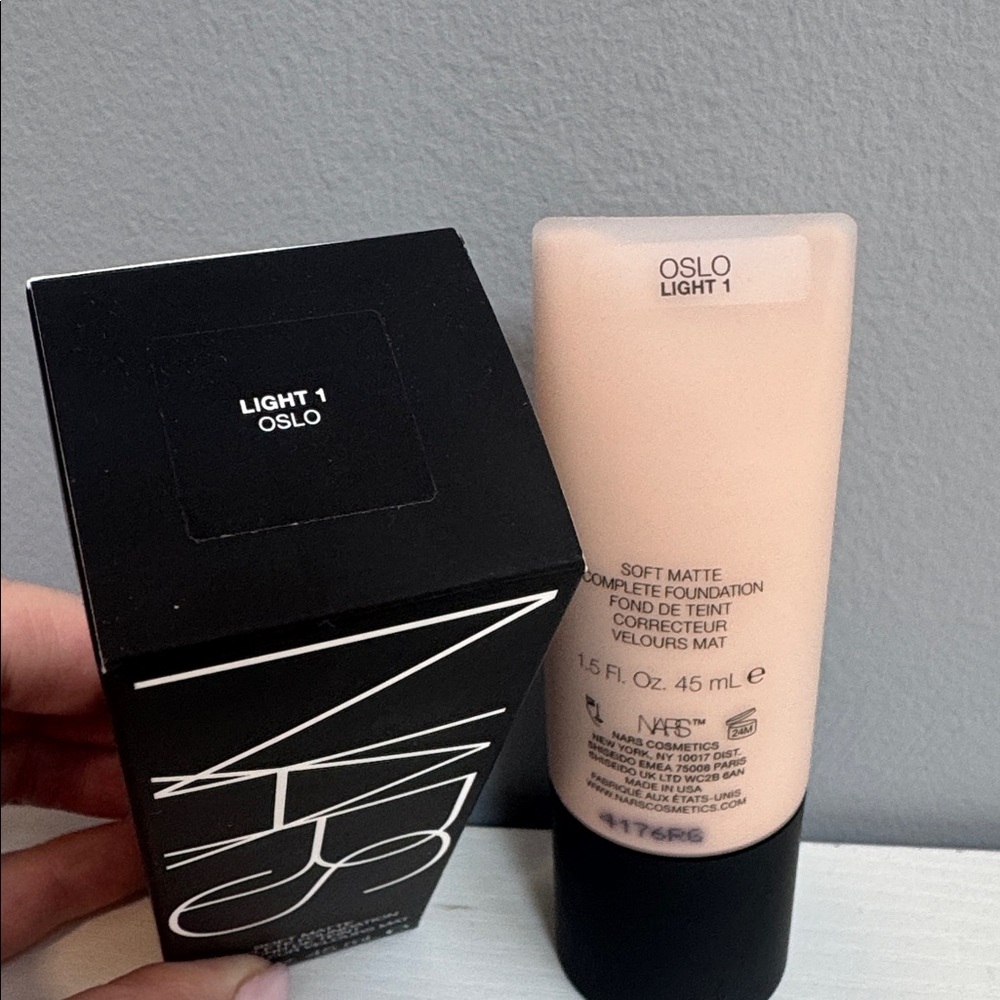 NARS Soft Matte Complete Foundation - Picture 7 of 7